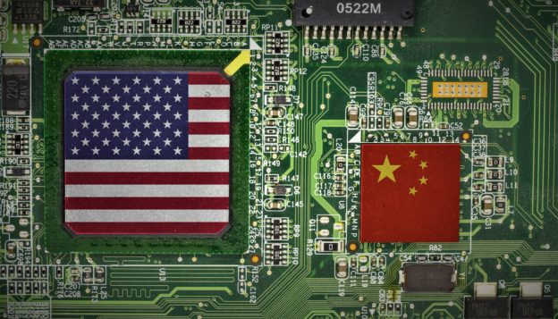 美中 AI 竞赛升级,能源瓶颈与人才短缺引爆新战场